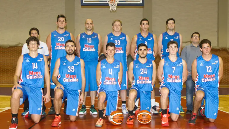 Plantilla del megacalzado Ardoi 2016-17. Foto web Ardoi baloncesto.