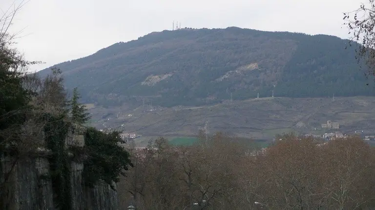 Vista del monte Ezcaba desde Pamplona. 