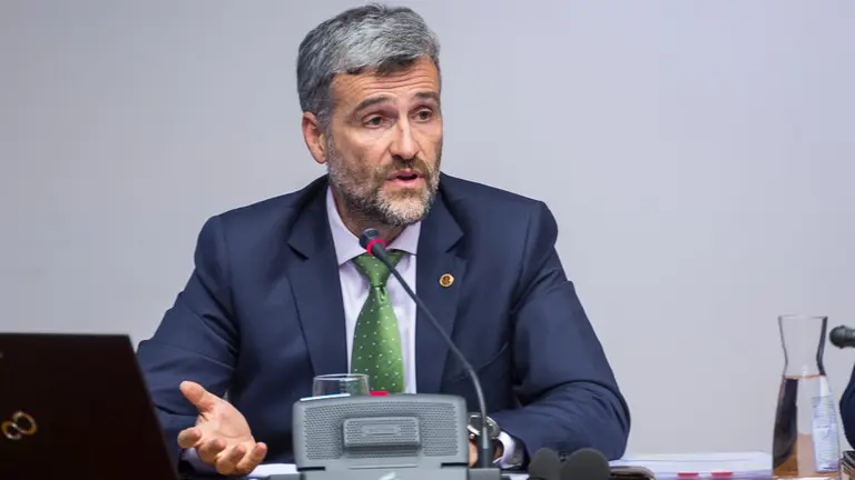 El Rector de la Universidad Pública de Navarra, Alfonso Carlosena, informa sobre la oferta de grados y las razones para que Medicina tenga un abordaje singular. IÑIGO ALZUGA (11)