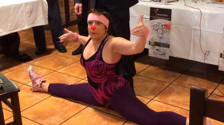 La actriz Ainhoa Juániz, de Zirika Zirkus, protagonizará un montaje en el que representa a una mujer, Pantxika Lamur. S. REDíN