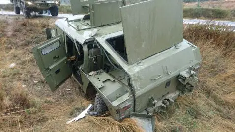 Las imágenes del accidente entre un camión y vehículo militar en la AP15, a la altura de Tiebas (1)