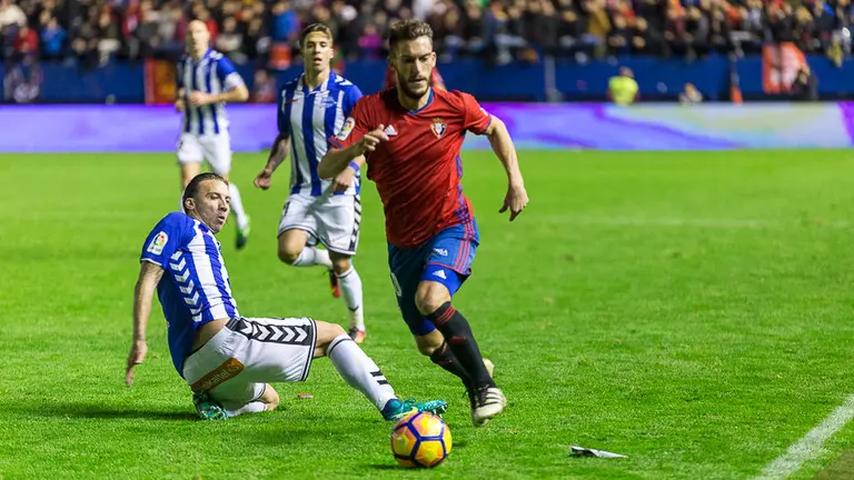 Partido entre Osasuna y Alavés (0-1) disputado en el estadio de El Sadar (30). IÑIGO ALZUGARAY