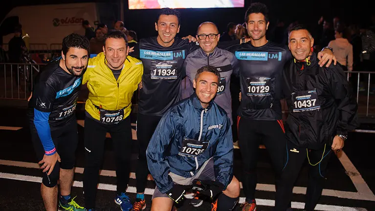 La nueva edición de la Carrera de las Murallas reúne a miles de corredores en Pamplona. MIGUEL OSÉS (11)