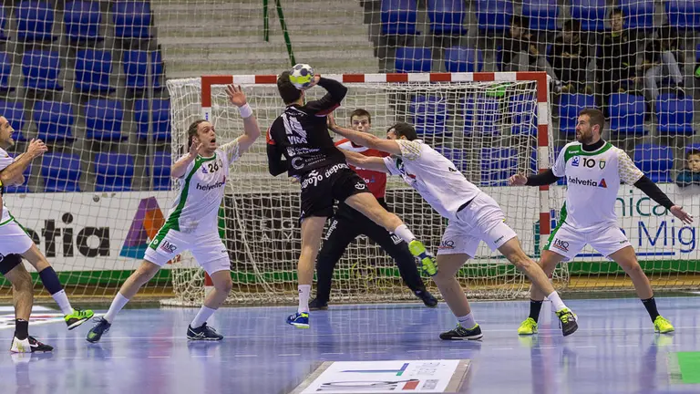 Partido de la Liga Asobal entre Helvetia Anaitasuna y Naturhouse La Rioja (6). IÑIGO ALZUGARAY