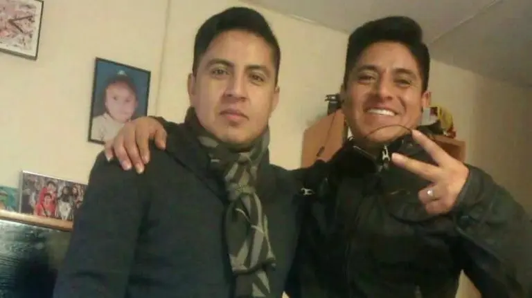 El fallecido Willy Yanza, junto a su hermano Nestor (a la dcha).