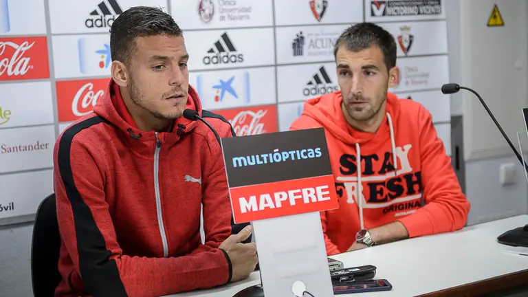 Tano y Mario tras el partido amistoso entre C.A. Osasuna y S.D. Eibar. PABLO LASAOSA 30