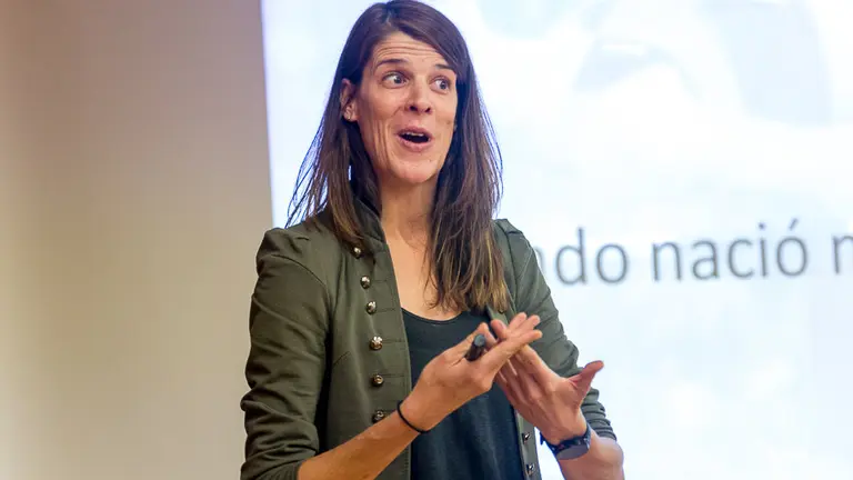La atleta y campeona olímpica de salto de altura, Ruth Beitia, ofrece una conferencia sobre liderazgo en la CEN (15). IÑIGO ALZUGARAY