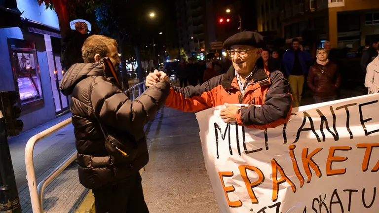 Movilizaciones convocadas con motivo de la celebración en París del juicio contra los etarras Ugaitz y Jotas. PABLO LASAOSA 02
