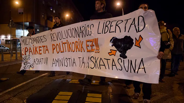 Movilizaciones convocadas con motivo de la celebración en París del juicio contra los etarras Ugaitz y Jotas. PABLO LASAOSA 03