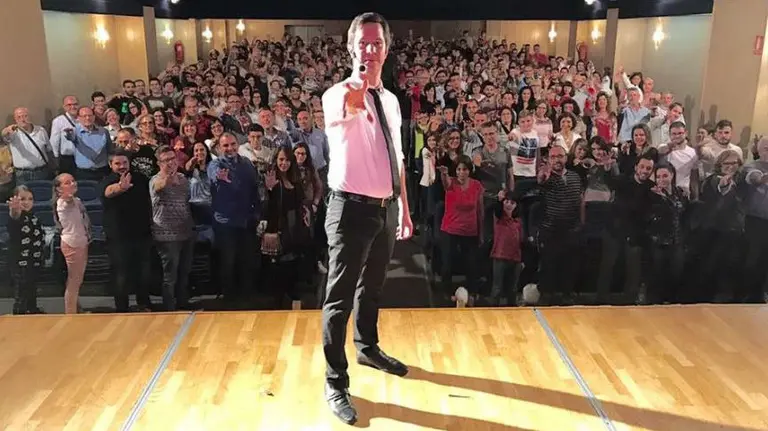 El mentalista Toni Bright durante uno de sus espectáculos