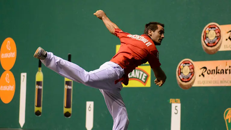 Semifinal del cuatro y medio  entre Bengoetxea VI - Urrutikoetxea. MIGUEL OSÉS_4