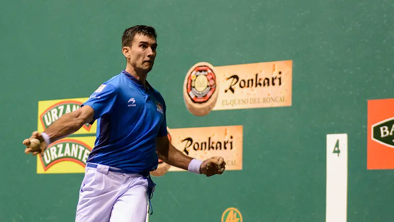 Semifinal del cuatro y medio  entre Bengoetxea VI - Urrutikoetxea. MIGUEL OSÉS_5