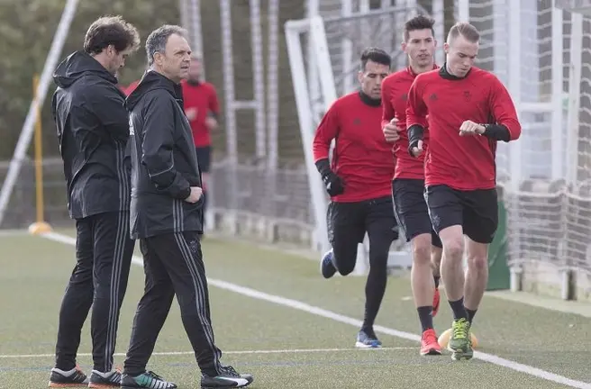 El técnico de Osasuna, Joaquín Caparrós, ha regresado a Tajonar con una doble sesión de entrenamiento. Foto: Osasuna.