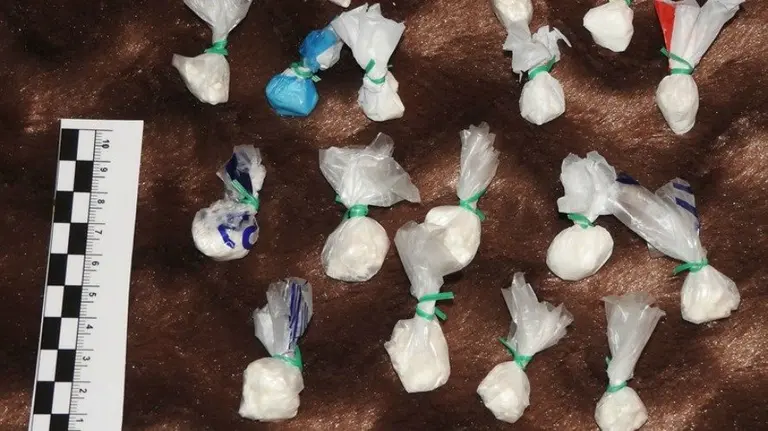 Pillado en un bar de Noáin con siete bolsitas de cocaína, cuatro de ellas escondidas dentro de su ropa interior. PFORAL