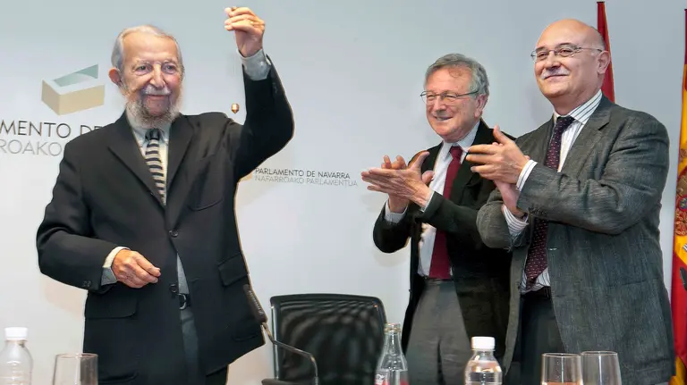 Fernando Redón recibió la plomada de Oro de manos del Colegio Oficial de Arquitectos en Navarra.