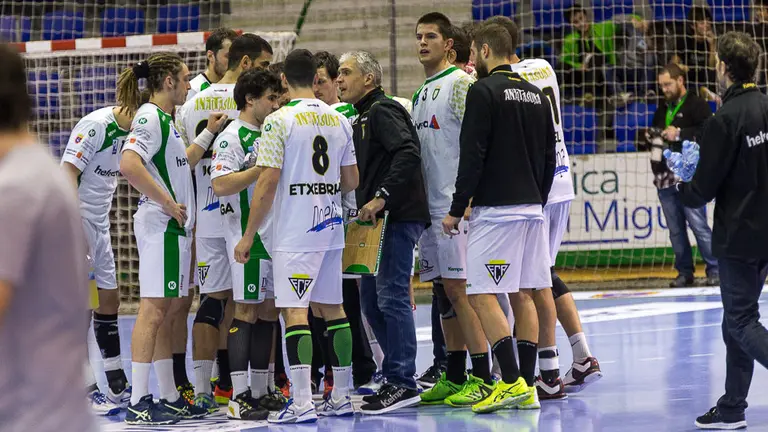 Partido de la Liga Asobal entre Helvetia Anaitasuna y Bada Huesca (3). IÑIGO ALZUGARAY