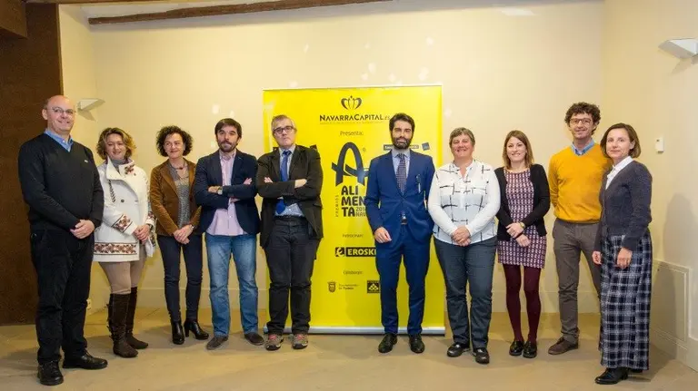 Galardonados de los primeros premios 'Alimenta Navarra 2016'.