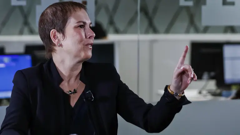 GRA047. MADRID, 06/11/2016.- La presidenta de Navarra, Uxue Barkos, durante una entrevista con Efe en la que ha dicho que sería una "salvajada", fruto de la "ignorancia" o la "irresponsabilidad política", que se pida suprimir el convenio navarro y el concierto vasco, cuestionados por algunas autonomías de régimen común, que se quejan de las desigualdades en financiación. "No sé si hay ignorancia o irresponsabilidad política si alguien plantea las cosas en estos términos", ha respondido tajante al ser preguntada por los recelos que los sistemas forales de financiación despiertan en algunas comunidades. EFE/Emilio Naranjo