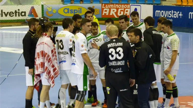 Tiempo muerto de Apecechea con el Helvetia.