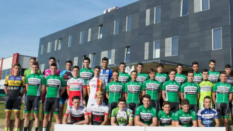 Equipos del Caja Rural seguros RGA. Foto Caja Rural team.
