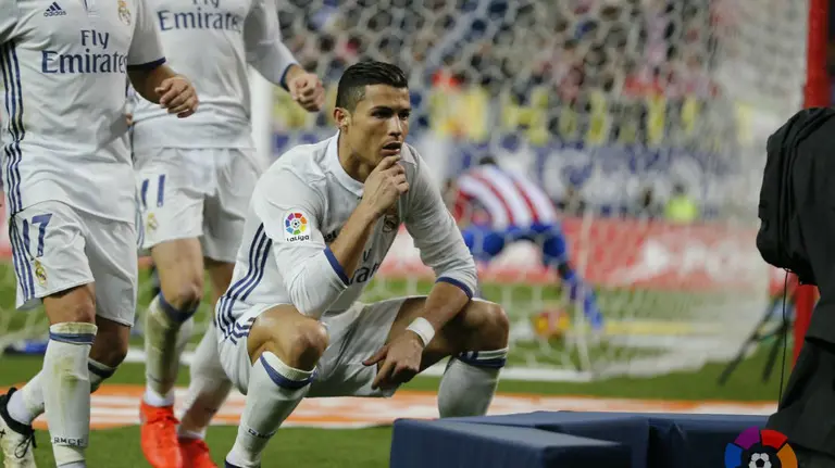 Cristiano se queda mirando a la cámara tras su tercer gol. La Liga.