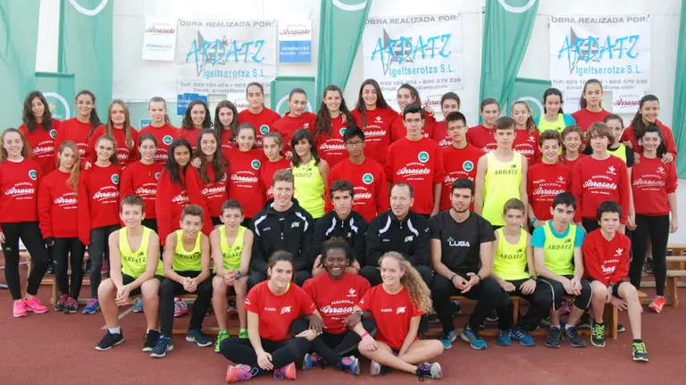 Atletas cadetes del club Hiru herri.