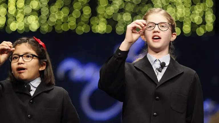 Niñas de San Ildefonso cantando los premios del Sorteo de Lotería de Navidad. EP