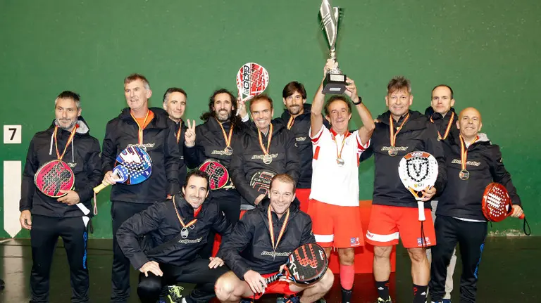 Campeones del torneo de pádel.