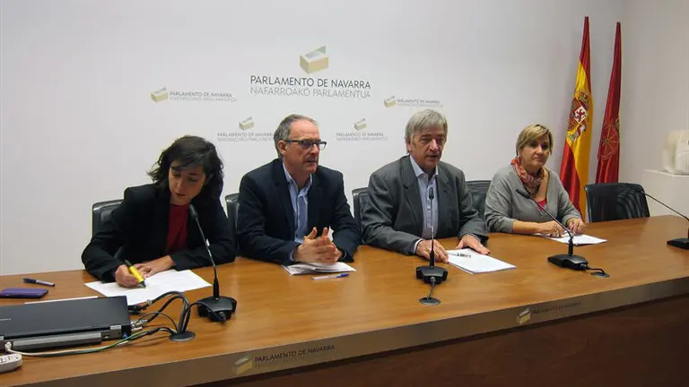 Laura Pérez (podemos), Adolfo Araiz (Bildu), Koldo Martínez (Geroa Bai) y Marisa de Simón (I-E) durante la comparecencia.