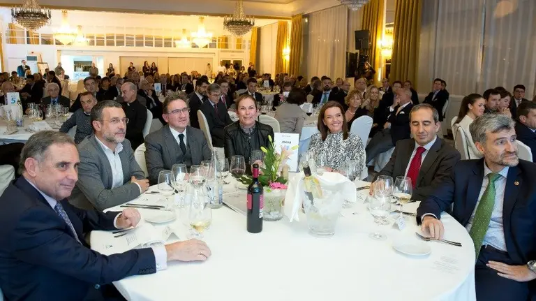 Jaume Giró  comparte el compromiso de la Obra Social con los clientes e instituciones de Navarra.