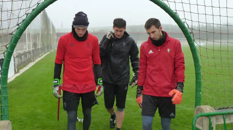 Nauzet, Sanzol y Mario en Tajonar bajo la niebla.