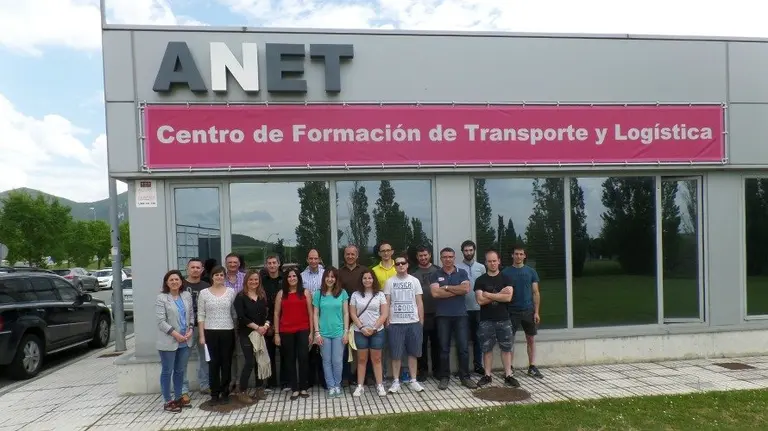 Grupo de alumnos de la Escuela Taller de Empleo Gestión Logística, ha sido promovida por ANET en Navarra.