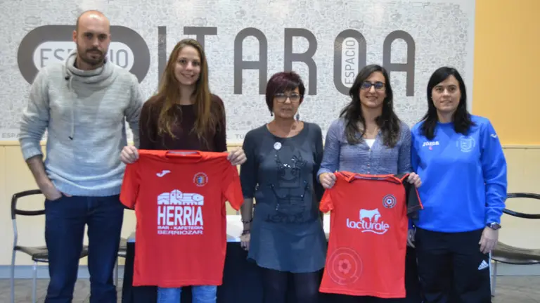 Presentación del derbi femenino en Itaroa.