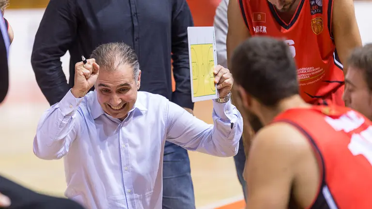 Partido entre Basket Navarra y CBC Valladolid disputado en el pabellón de la UPNA (9). IÑIGO ALZUGARAY