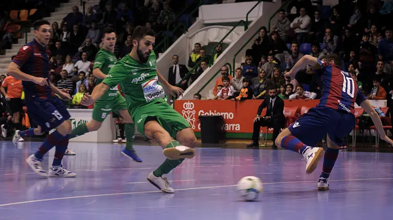 Magna Gurpea - Levante, Pabellón Anaitasuna. MIGUEL OSÉS_26