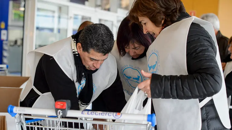 Gran recogida de alimentos en E. Leclerc. PABLO LASAOSA12