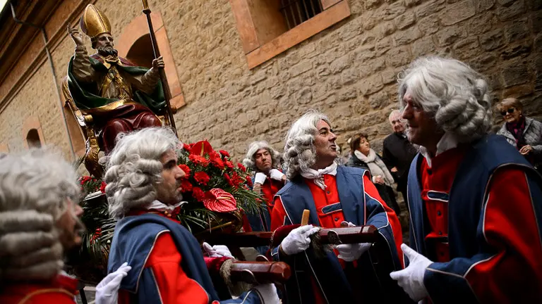 Procesión en honor a San Saturnino por las calles de Pamplona. PABLO LASAOSA16