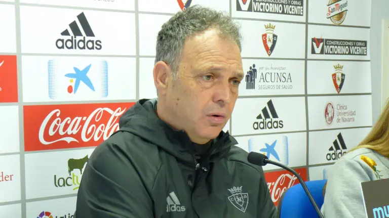 Joaquín Caparrós en la sala de prensa de Tajonar.