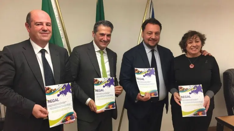 La consejera Elizalde, con los representantes de Euskadi, Liguria y Lombardia.