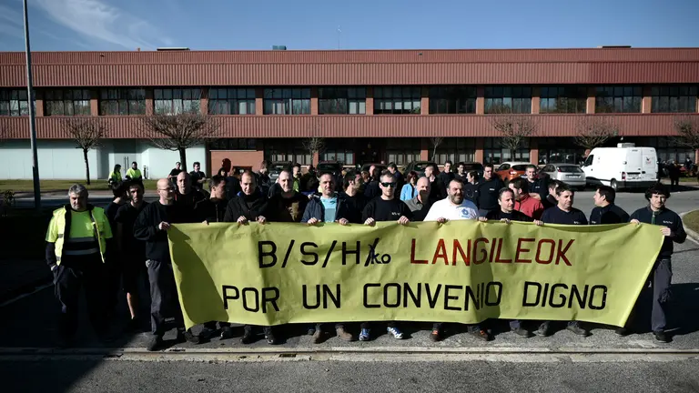 Rueda de prensa domité de empresa de BSH Esquíroz. PABLO LASAOSA