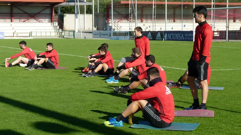 Los jugadores de Osasuna, al final del entrenamiento.