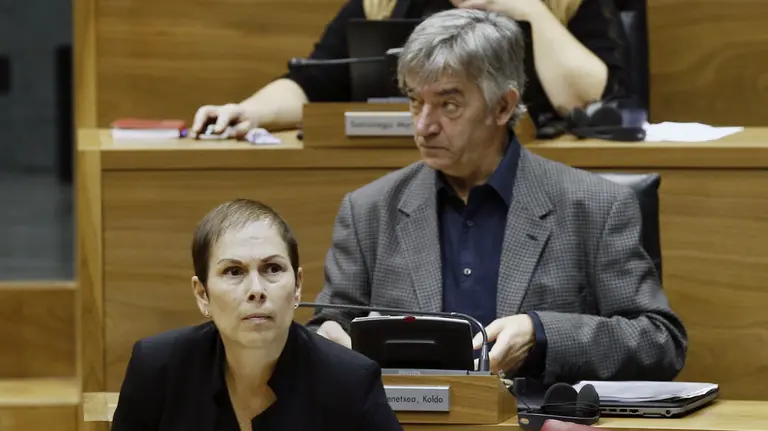 GRA021. PAMPLONA, 01/12/2016.- La presidenta del Gobierno de Navarra, Uxue Barkos, al inicio del pleno del Parlamento de Navarra, que hoy debate, entre otros asuntos, el proyecto de la Ley Foral Reguladora del Plan de Inversiones Locales 2017-2019. EFE/Jesús Diges
