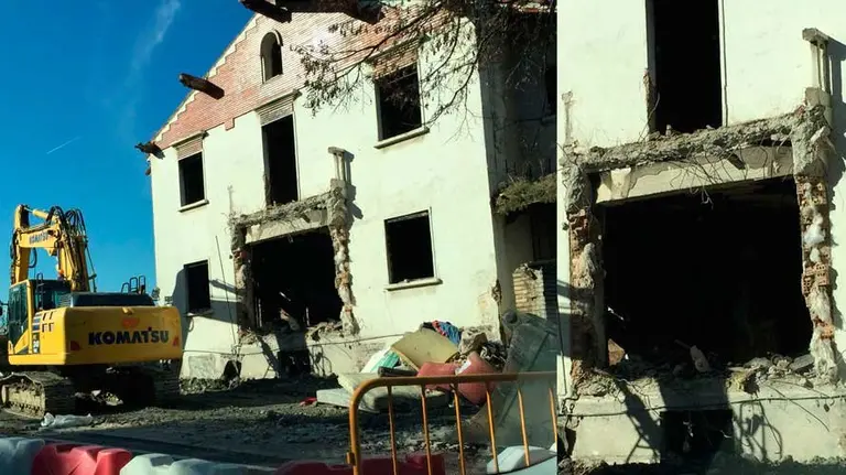 Inicio del derribo de Villa Celes.