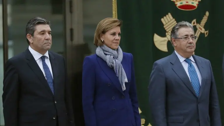 María Dolores de Cospedal y José Ignacio Zoido durante la toma de posesión del nuevo director de la Guardia Civil, José Manuel Holgado. EFE. ÁNGEL DÍAZ