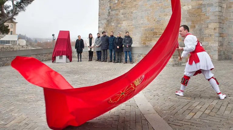 Inauguración de un monolito en recuerdo del Reino de Navarra en el Archivo General GOBIERNO DE NAVARRA