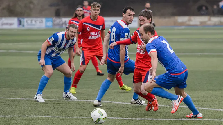 Derbi navarro entre el Izarra y el Mutilvera. PABLO LASAOSA 08