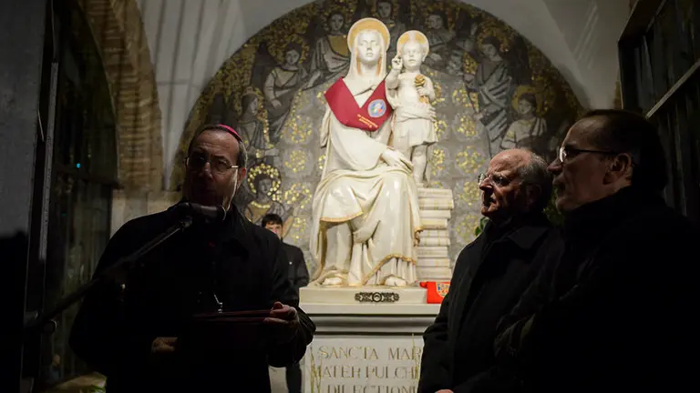 El arzobispo de Pamplona, Francisco Pérez, preside la celebración del cincuenta aniversario de la ermita del campus de la Universidad de Navarra. PABLO LASAOSA
