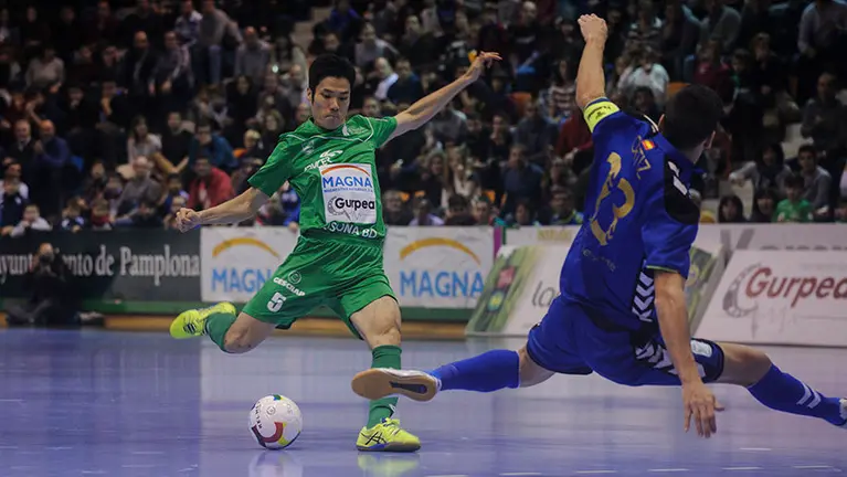 Partido de fútbol sala entre el Magna Gurpea - Inter Movistar. MIGUEL OSÉS_33 (11)