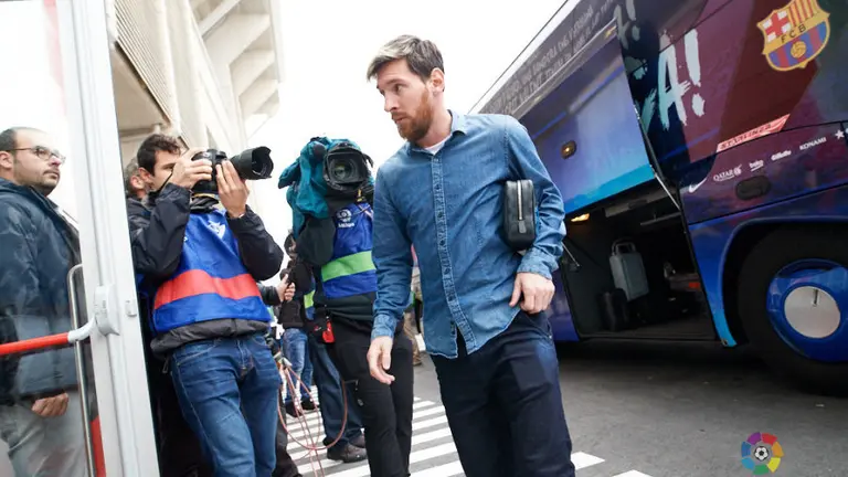 Mesi tras bajarse del autobús del Barça a su llegada a El Sadar 1 LFP