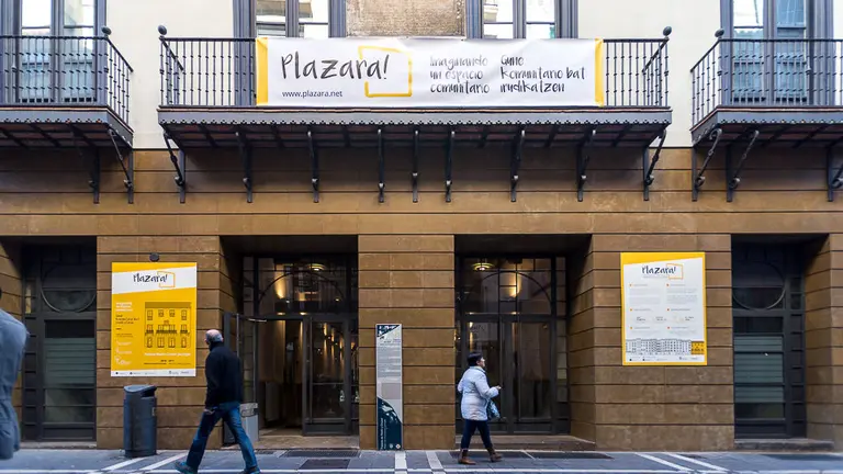 El concejal de Participación Ciudadana, Alberto Labarga, presenta el proceso participativo 'Plazara!' para decidir el futuro del Palacio de Redín y Cruzat en la calle Mayor (2)